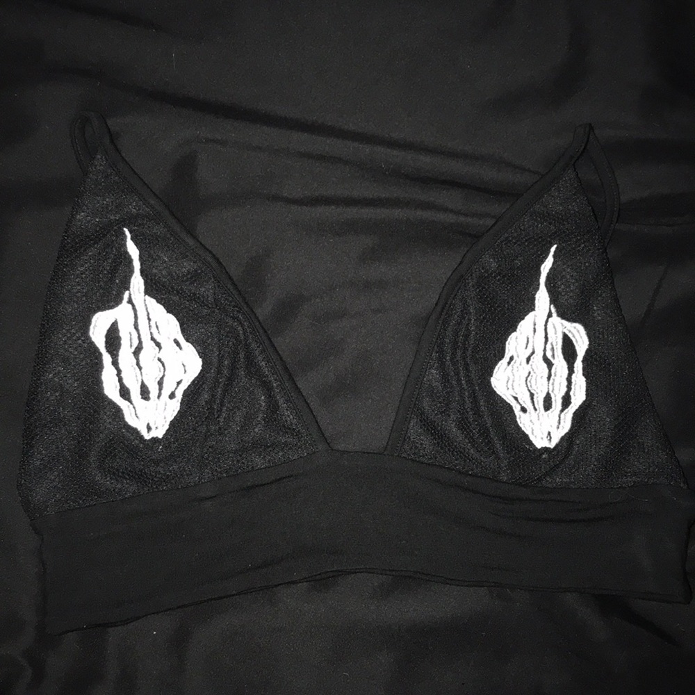 embroidered patch detail fishnet bralette